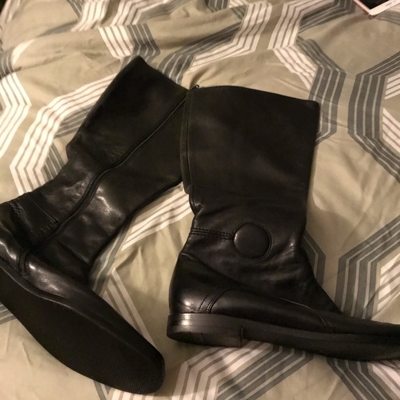 Boots - Picture 4 of 5